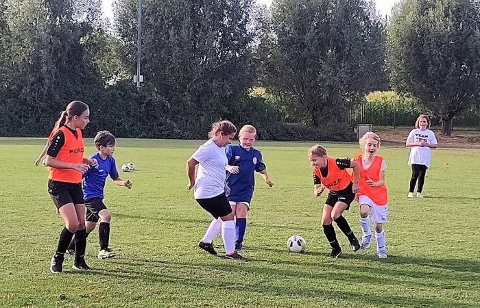 Girls Kick 2022: Stand des Mädchenfußballs in Rees